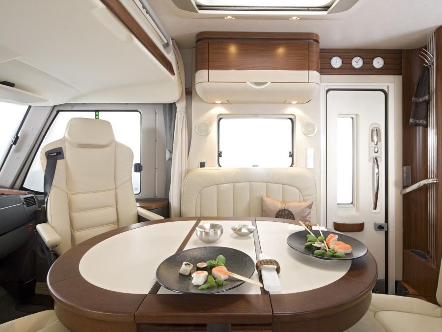 Интерьер Hymer S830 2008 года  (фото 2 из 7)